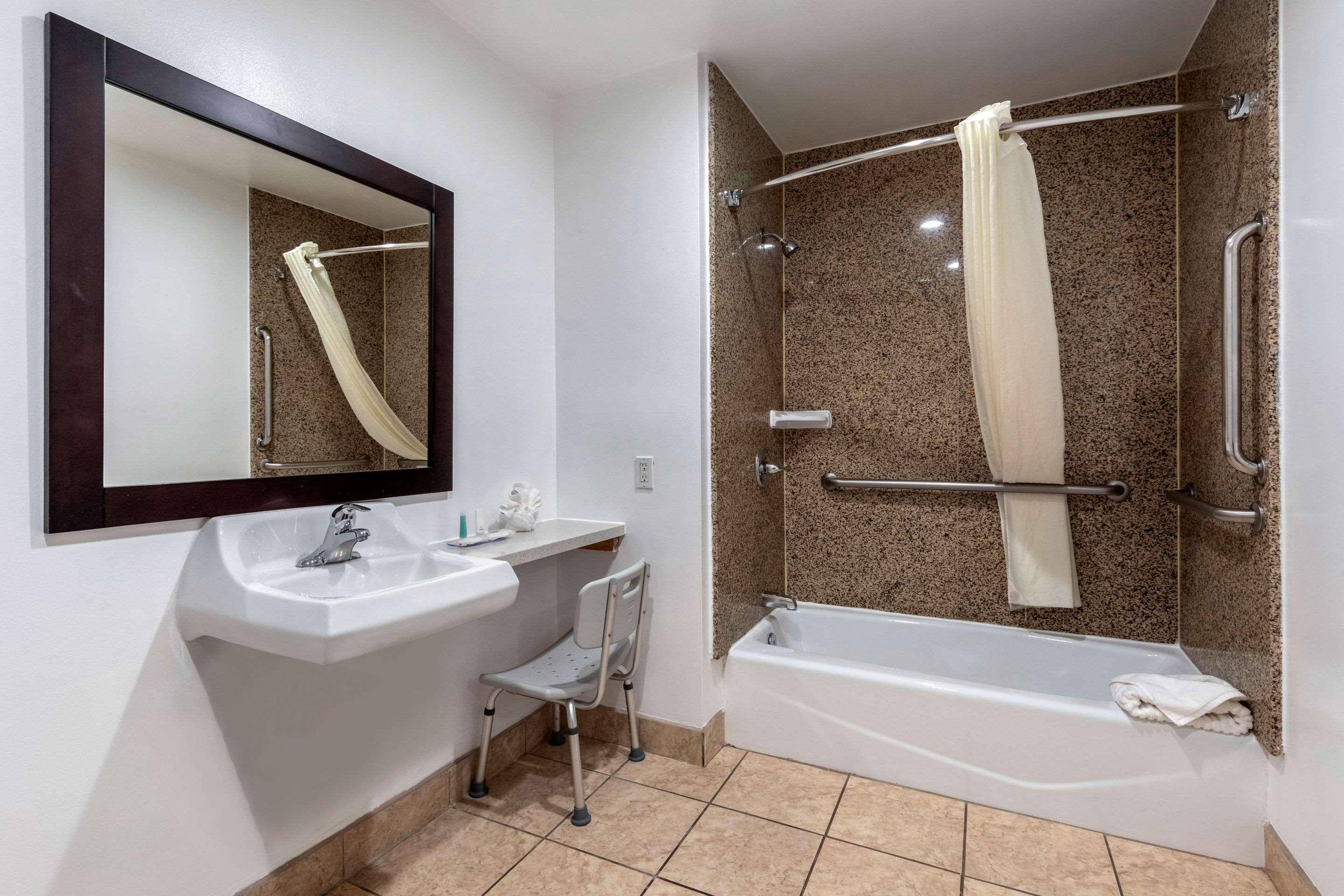 Rodeway - Angeles South Inn Carson