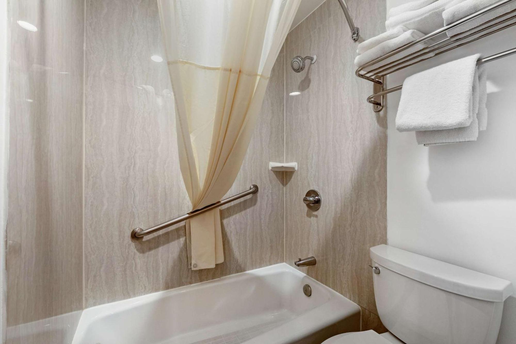 Inn Rodeway - Angeles South 2*
